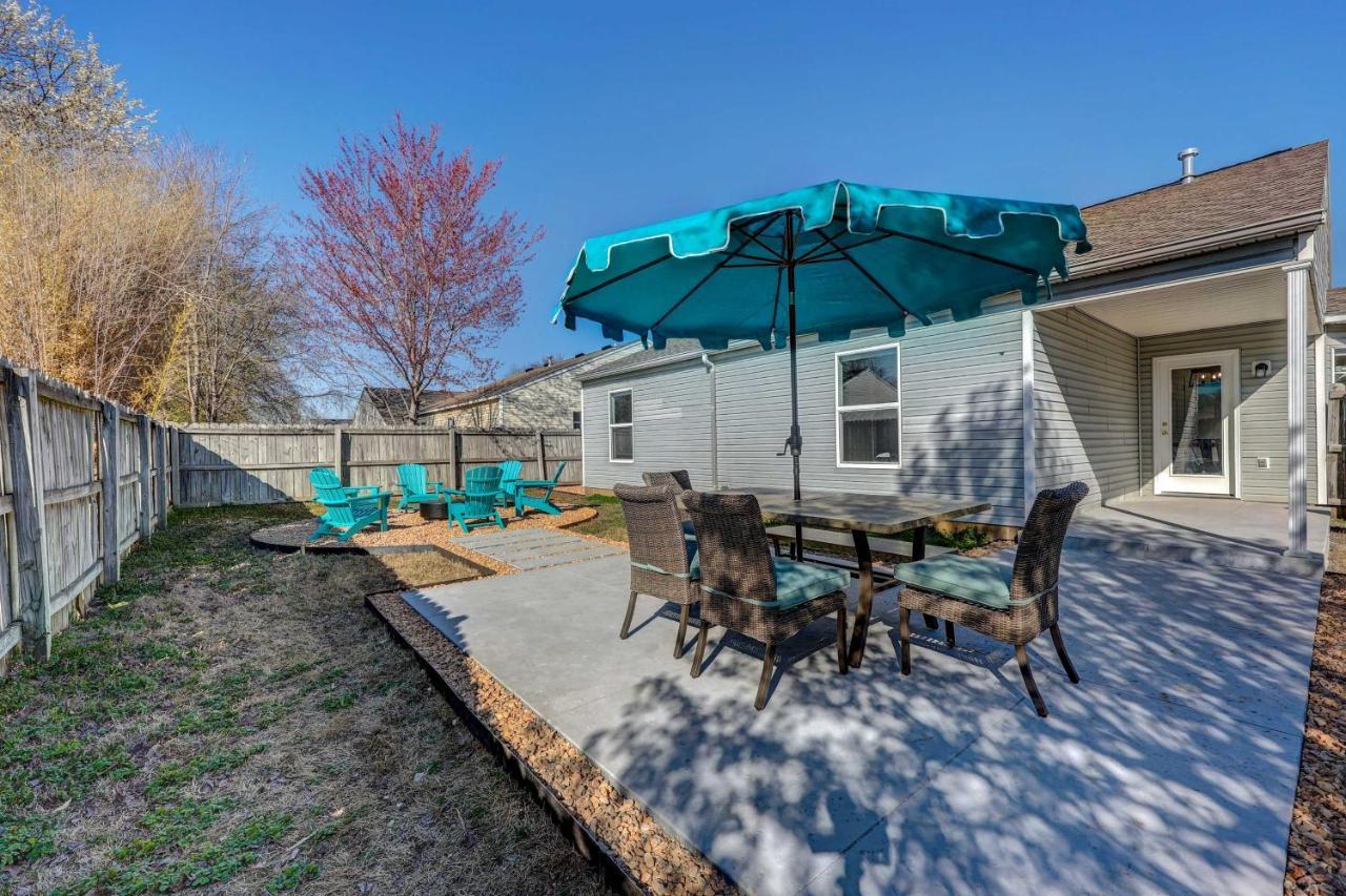 Chic Bentonville Home With Patio And Fire Pit! المظهر الخارجي الصورة